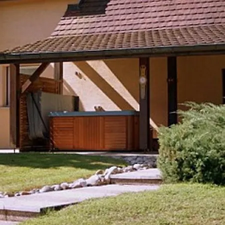Oda ve Kahvaltı D'hotes Au Bout Du Champ 2*